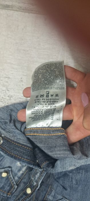 Vând camasa de blugi pt copii dsquared2