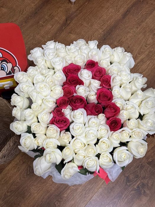 Цветы очень красивые и большик, в корзине большом только пришли