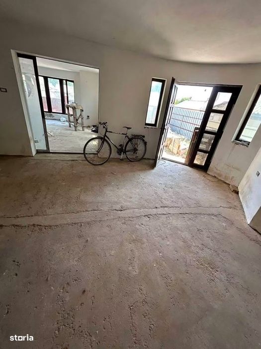 De vanzare casa in Roman, teren de 590mp,5 camere 120000euro