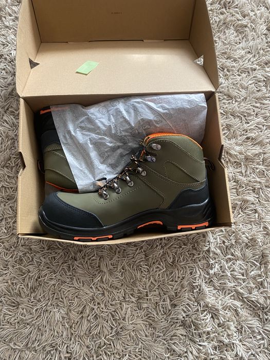 Bocanci noi nepurtati cu eticheta!!!