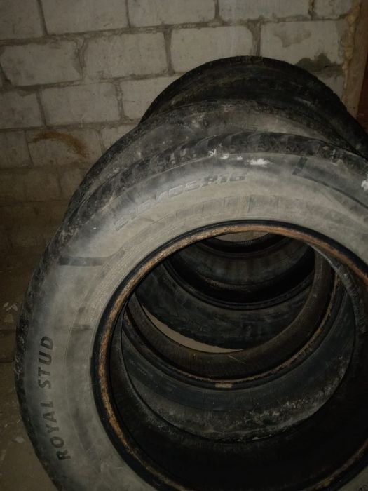 Продам шины зимние 4шт  б,у
