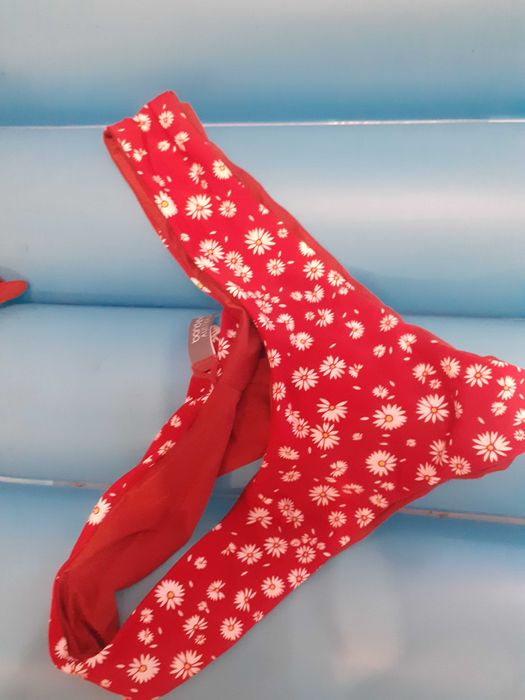 ПРОДАВАМ детски бански за момиче