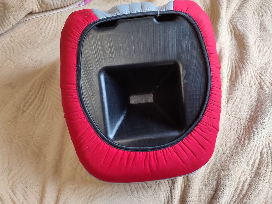 Продам  автокресло бустер для машины