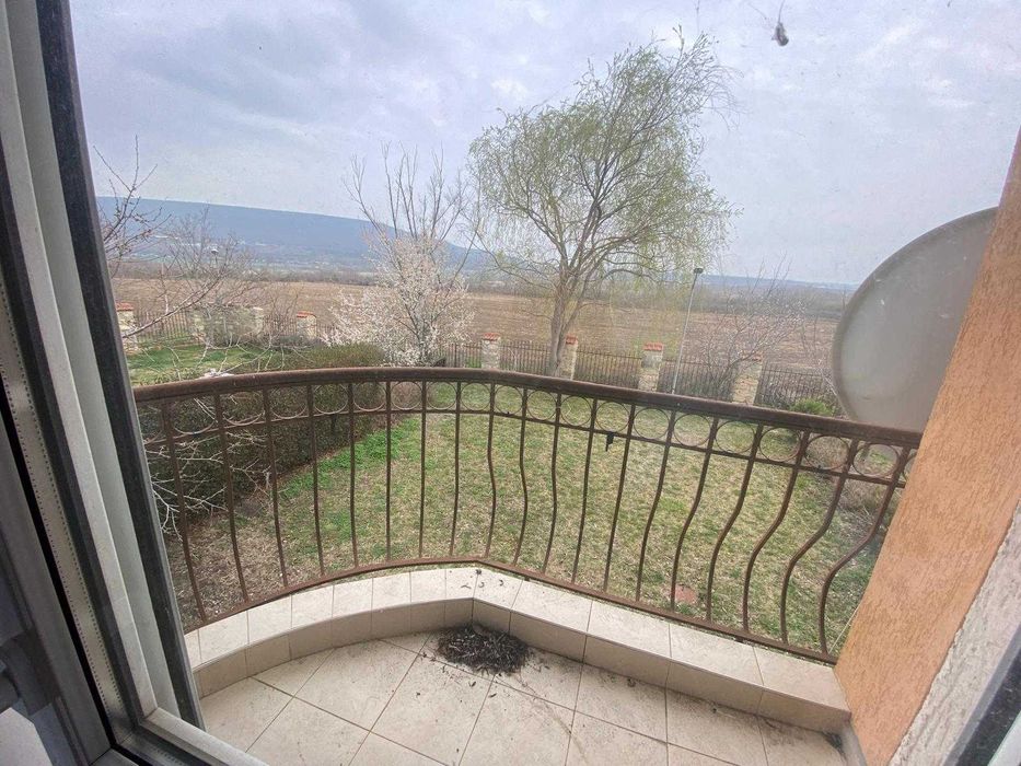 Обзаведена къща в затворен комплекс близо до Варна