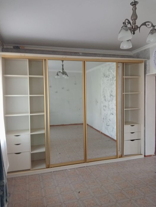 Продам большой шкаф