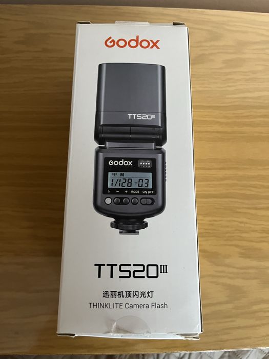 Нова светкавица GODOX TT520III