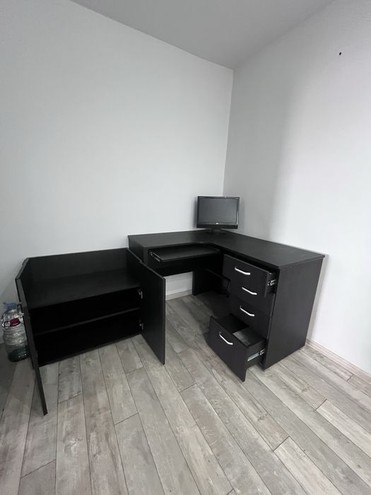 Vand birou plus un corp dulat