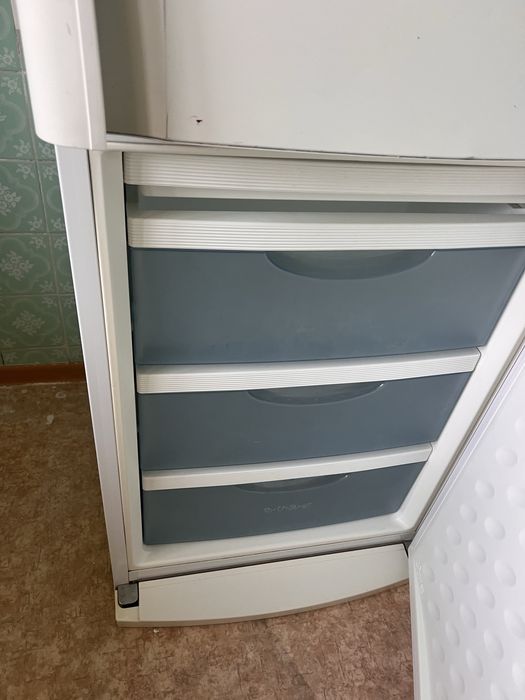 Холодильник бу , все работает, freefrost.