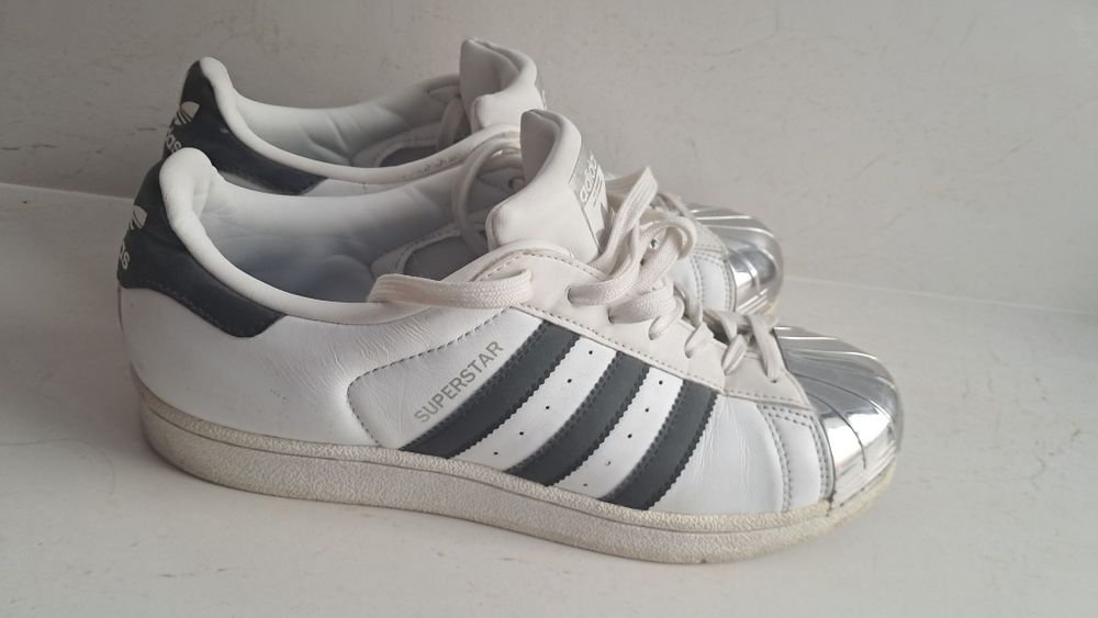 Adidas Superstar mărimea 40 2/3 stare foarte bună