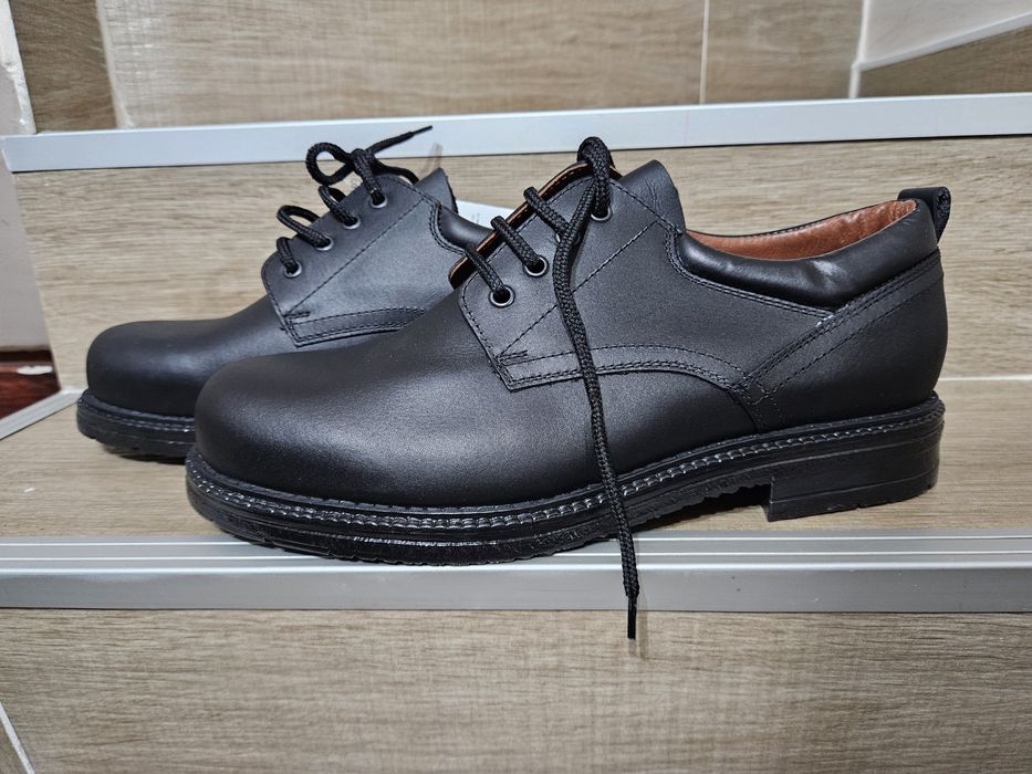 Продавам мъжки обувки от естествена кожа