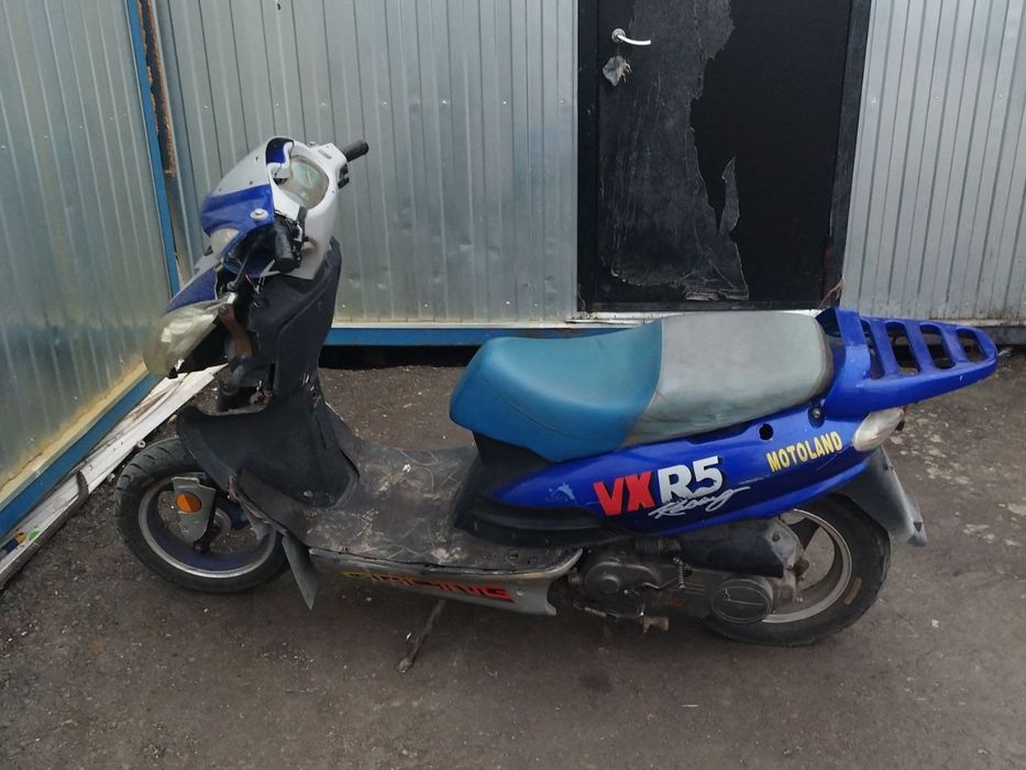 Skuter sotiladi yoqilgʻisi benzin