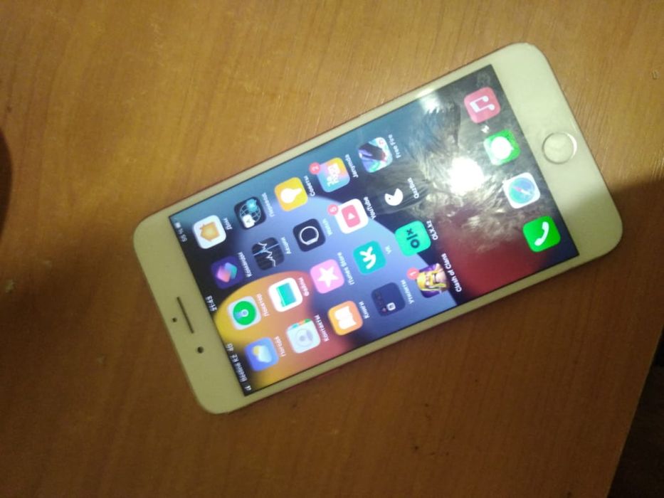 Продам Айфон 7 плюс