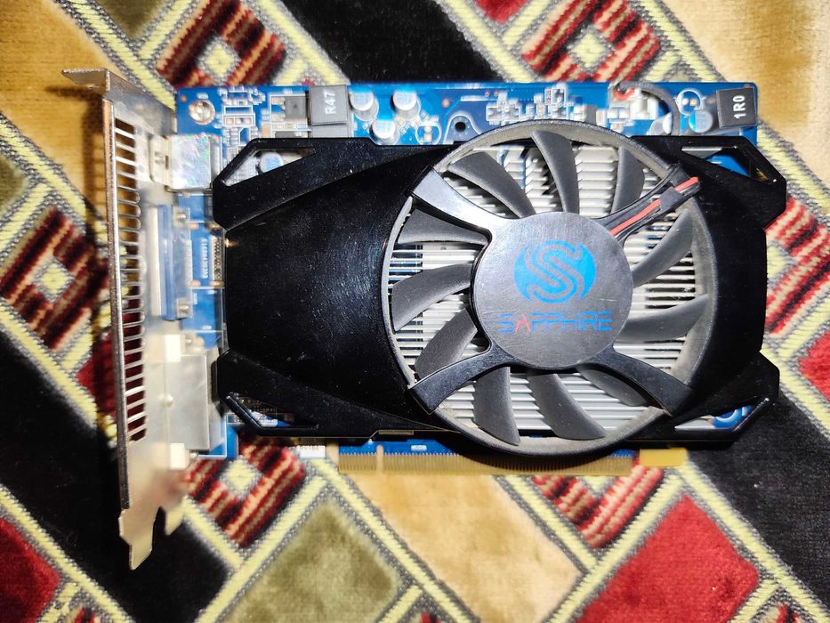Placa video AMD Radeon HD 6670 1GB GDDR5 - HDMI / DVI / VGA
