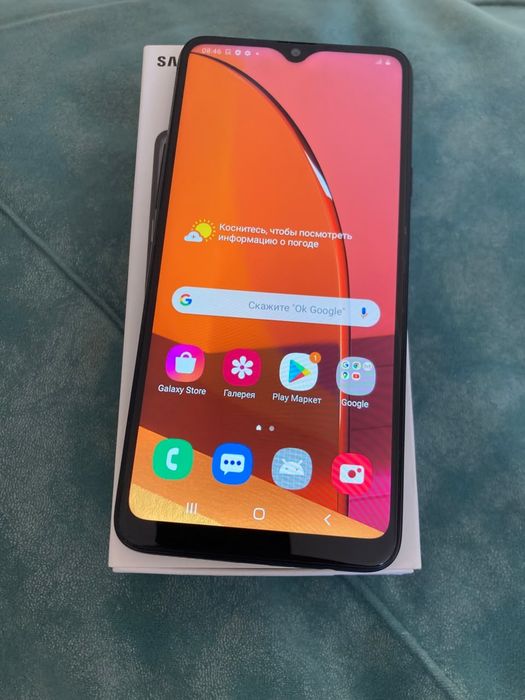 Продам Samsung A20s  все работает идеально