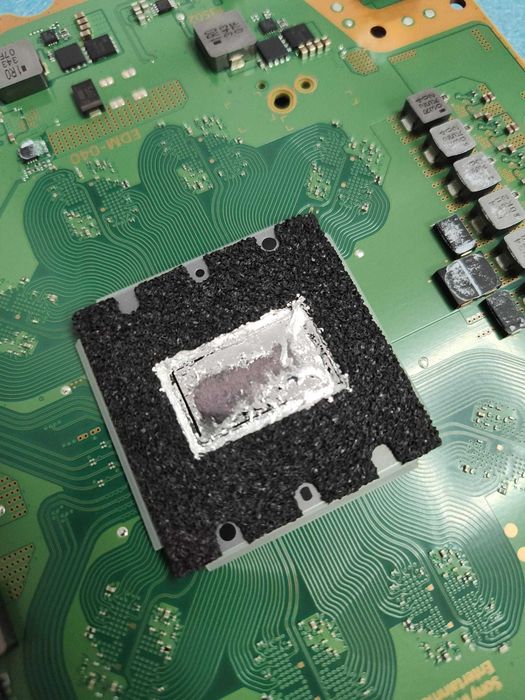 Curatare revizie laptop unitate PC Playstation ps5 ps4
