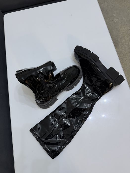 Лаковые сапоги-чулки  Zara черные на массивной подошве