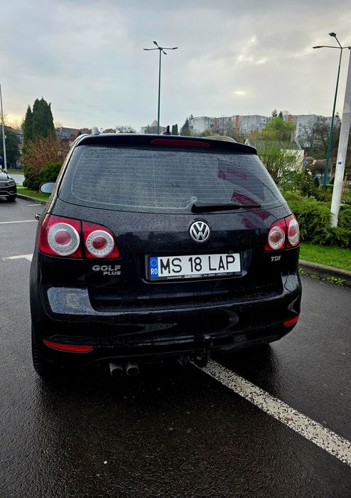 Vand Golf 6 plus 2.0 tdi parchează singura/ senzori parcare/