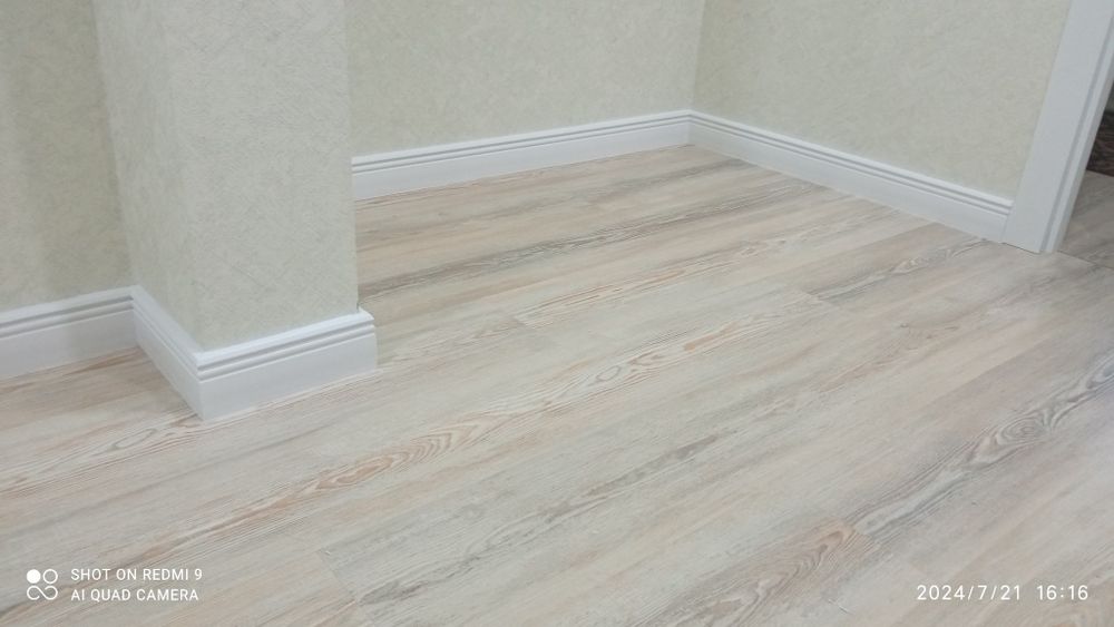 Установка МДФ плинтуса.