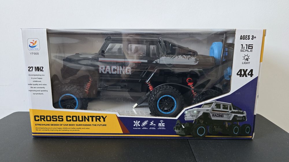 Mașină cu telecomandă 4x4, model 1:16
