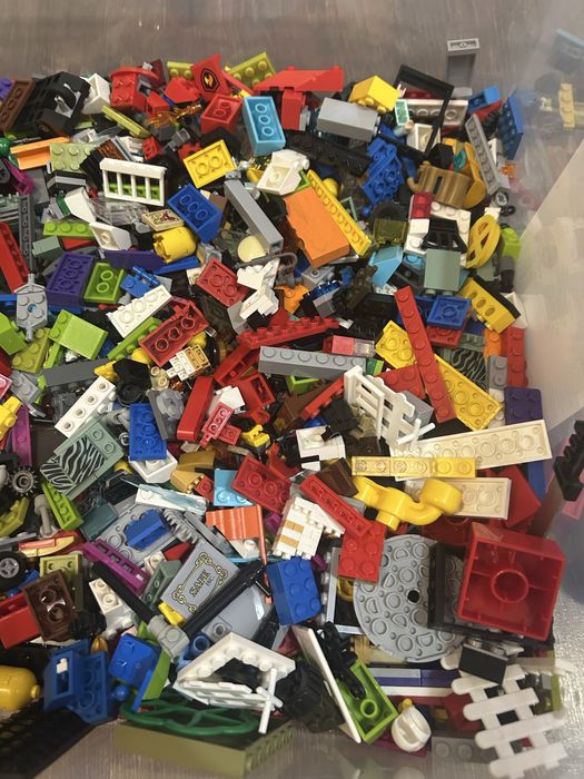 Лего части,човечета,коли…