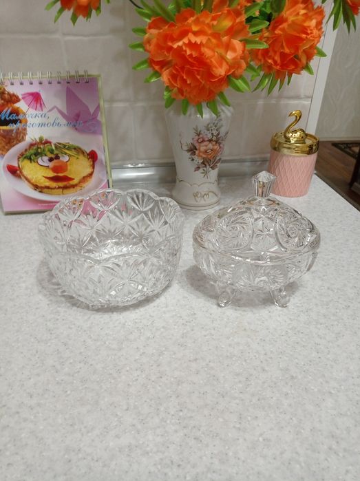 Продам графинчик  и вазы