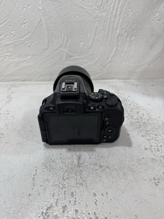 Продаётся Nikon D5600 + объектив