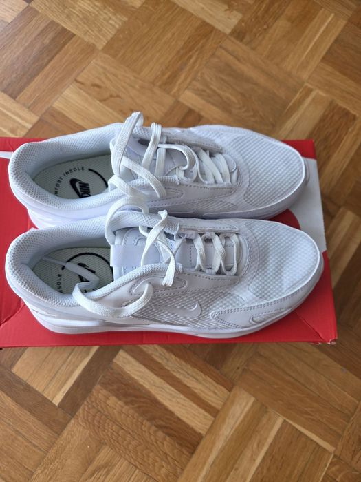 Продавам Nike air max bolt размер  38.5
