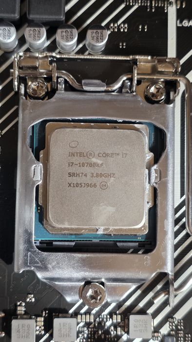 Kit Gaming Intel i7-10700KF + ASUS H510M-K R2.0 + 32GB RAM DDR4 XPG