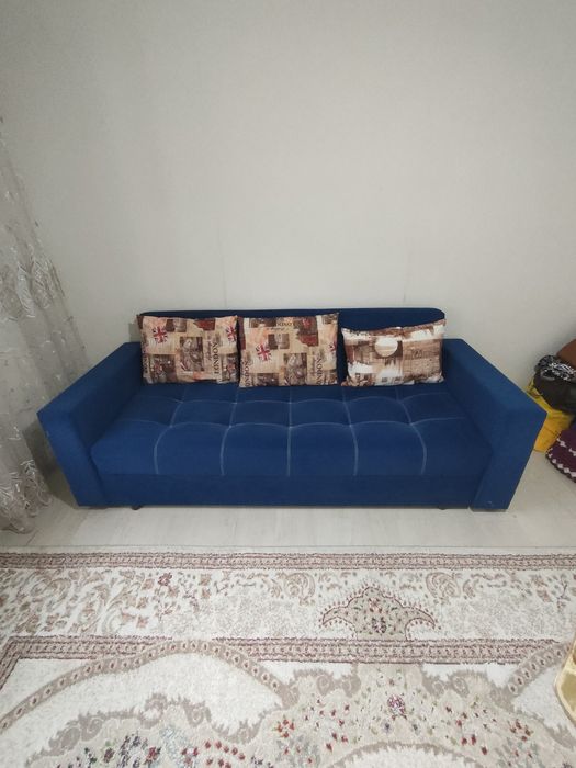Продам компактный прямой диван.