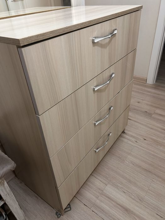 Камод с зеркалом