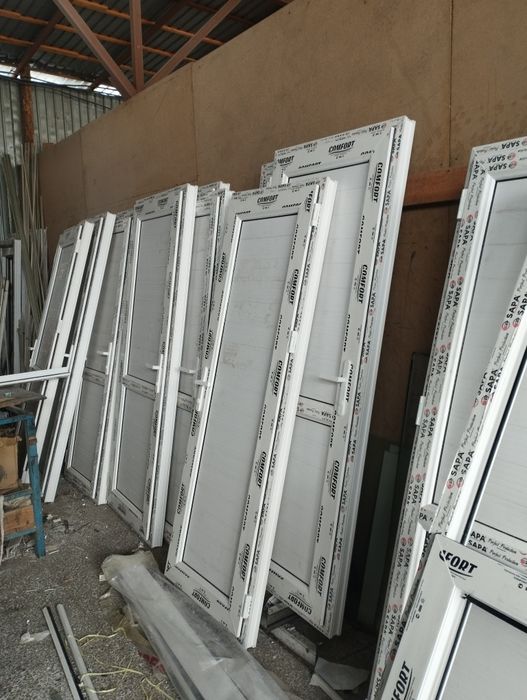 Пластиковые двери