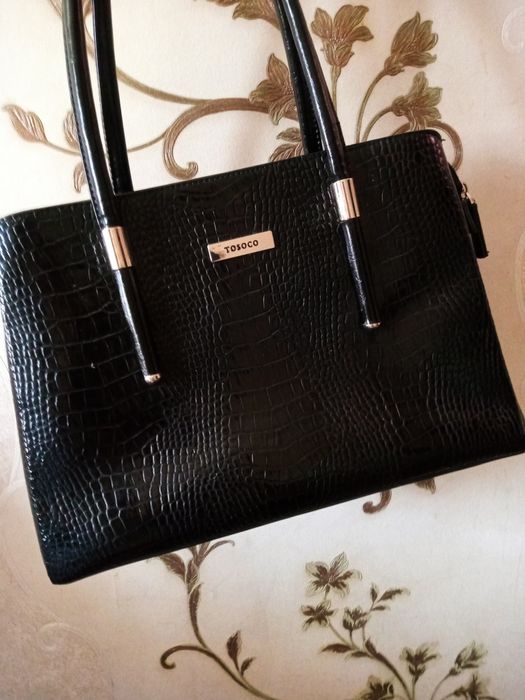 Сумка Tosoco черная с тиснением под крокодила