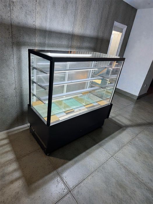 Холодильник витринный
