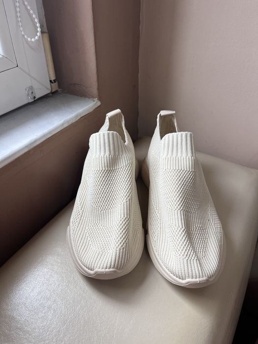 Бежови маратонки