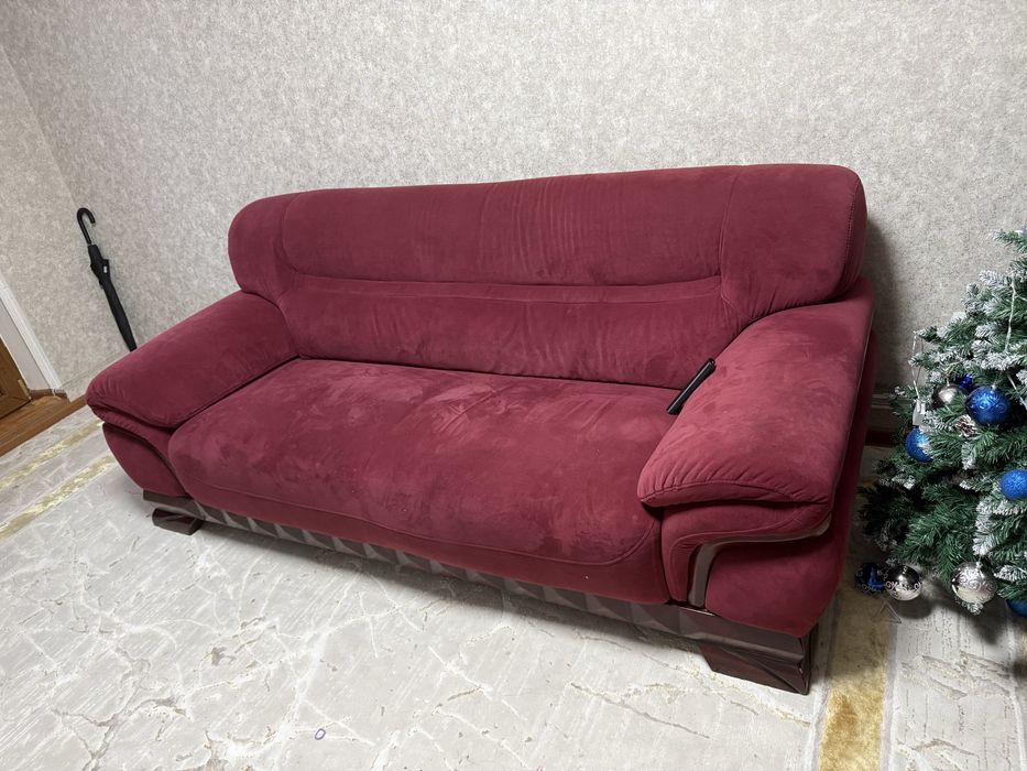 Продам большой диван и 2 кресла