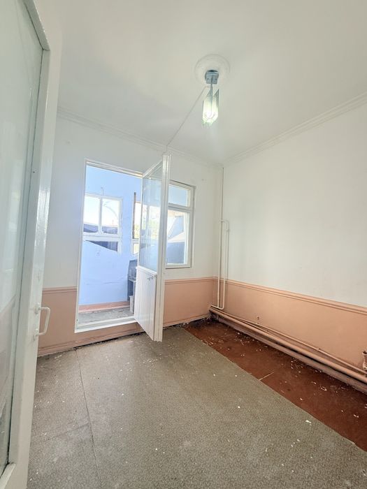 1 xonalik uy sotiladi massiv panelniyda