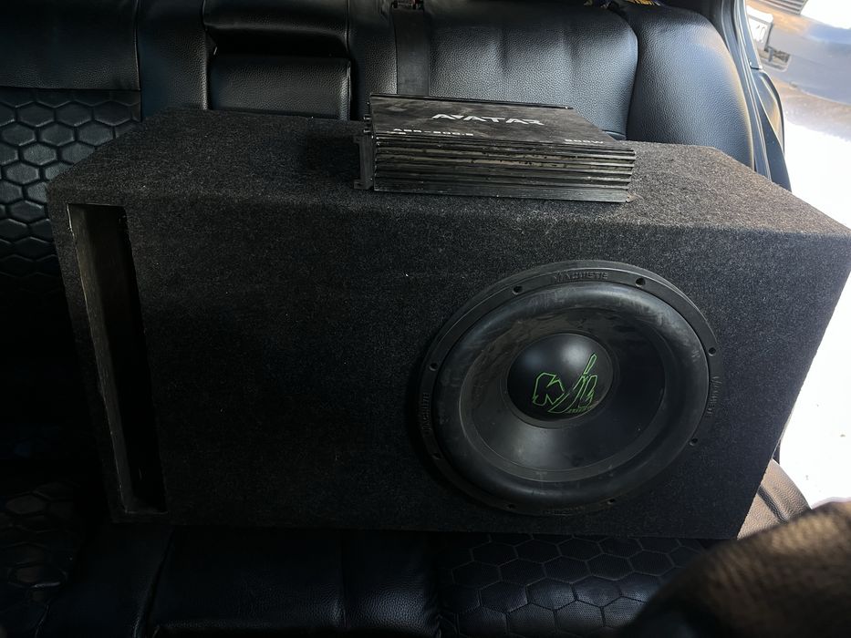 Продам саб с усилителем