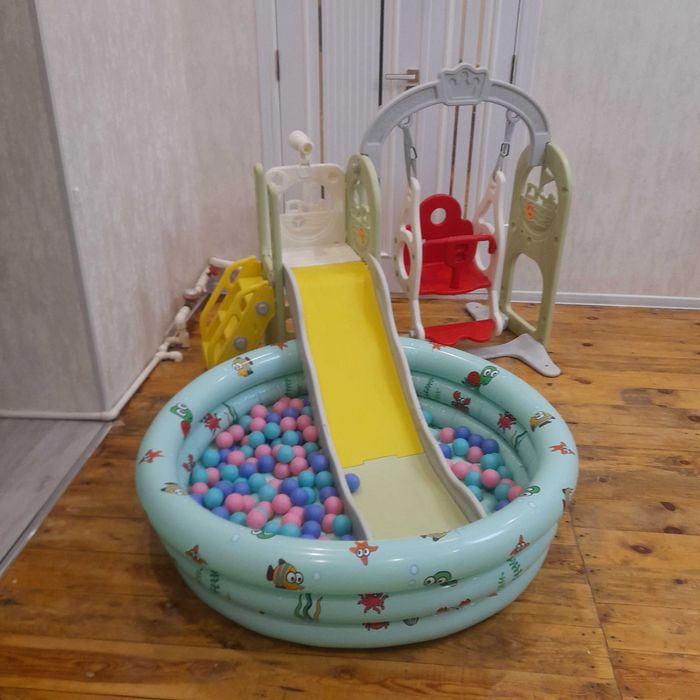 Bolalar o'yin maydonchasi sotiladi.