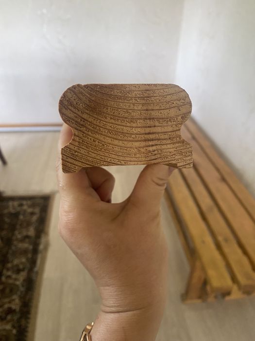 Поручень деревянный для лестницы.