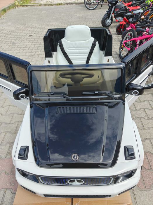 MERCEDES Акумулаторен джип EQG бял
