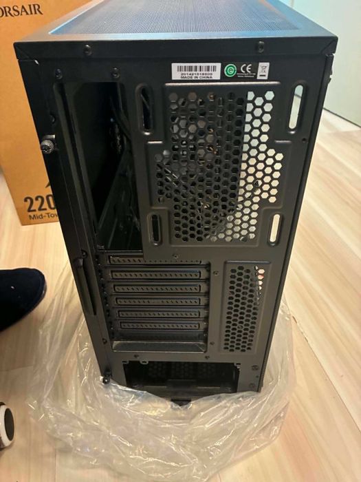 Компютърна кутия Corsair 220TRGB