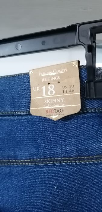 Продам женские джинсы