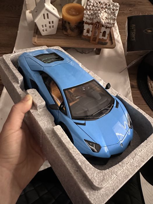 Vând machetă 1/18 Lamborghini Aventador LP720-4 autoart