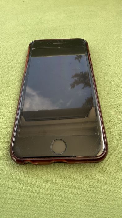 Apple Iphone 8, 64 gb, cablu încǎrcare, husǎ şi folie protecție