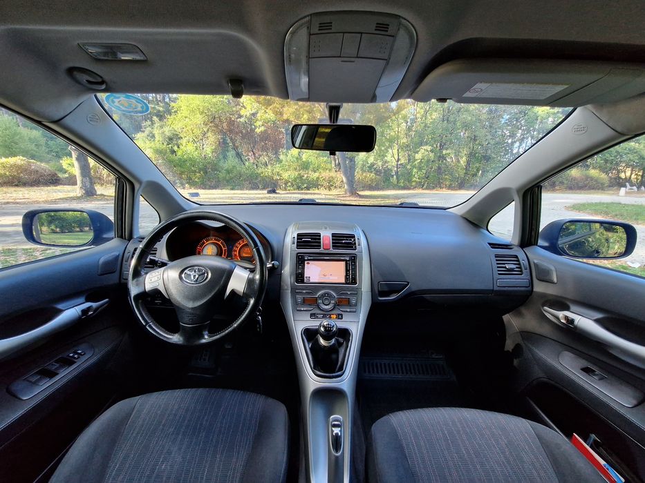 Toyota Auris 2010 г. (фейслифт); D-4D; 90 к.с.; шест скорости