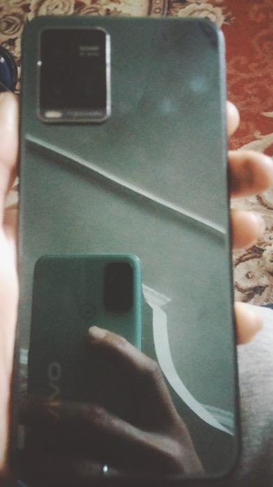 Продам телефон vivo y 33s