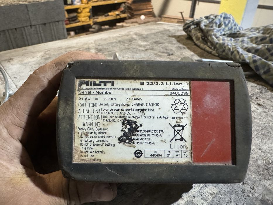 Circular Hilti SCW 22-A cu 2 baterii și încărcător
