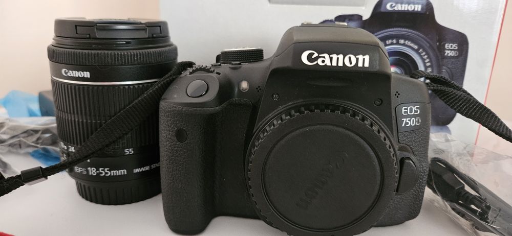 Продавам Фотоапарат  Canon 750D+китов обектив