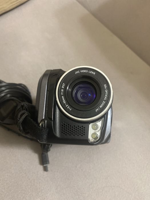 Видео камера  JVC Everio GZ-MG30U