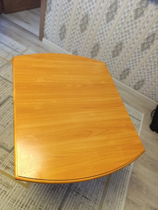 Стол письменный.